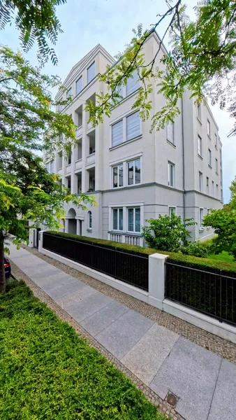 exklusives Apartment mit 3 Zimmern im Diplomatenpark — photo 1